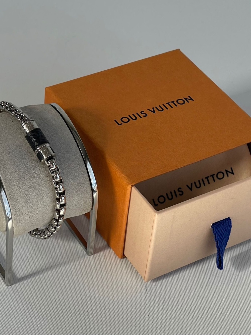 Louis Vuitton Silver Chain Bracelet with Black Leather Detail - Picture 6 of 7